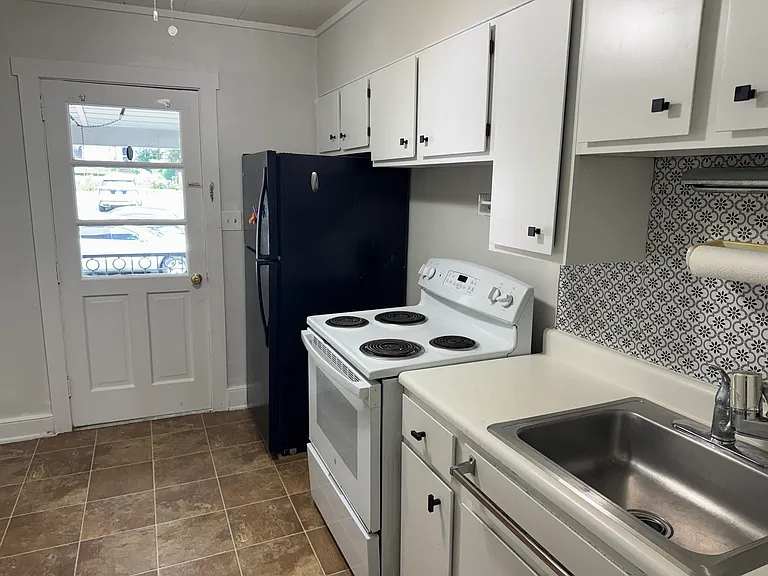 225 W Main St Apt 4 — Photo 5