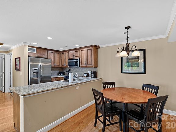 3rd image of 413 Bowling Park Rd