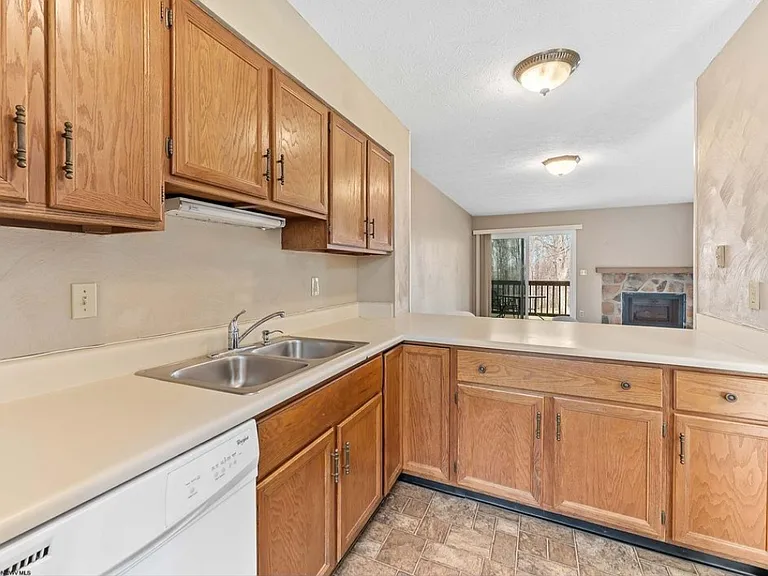 302 Whitetail Ct — Photo 9