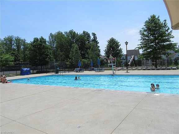 5th image of 9158 Lakeview Dr