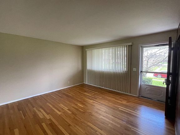 4th image of 8957 Zoellner Dr
