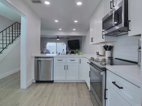 9230 Carlton Oaks Dr, Santee, CA 92071