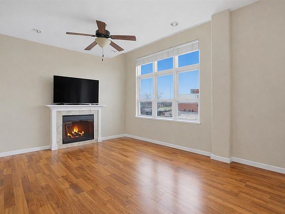 4th image of 843 Quarry Rd APT 218