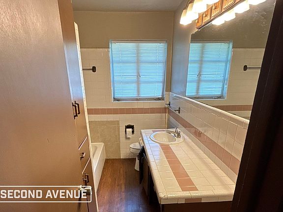 3rd image of 1728 Meyers Pl