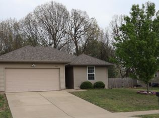 204 Spruce Ave, Clever, MO 65631