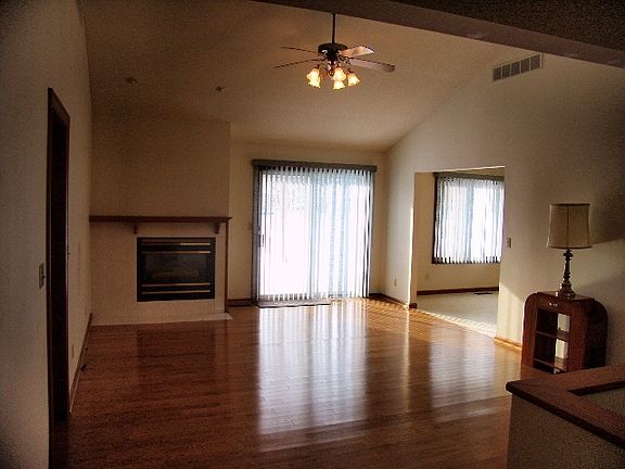 Nice Great Room w/ Fireplace