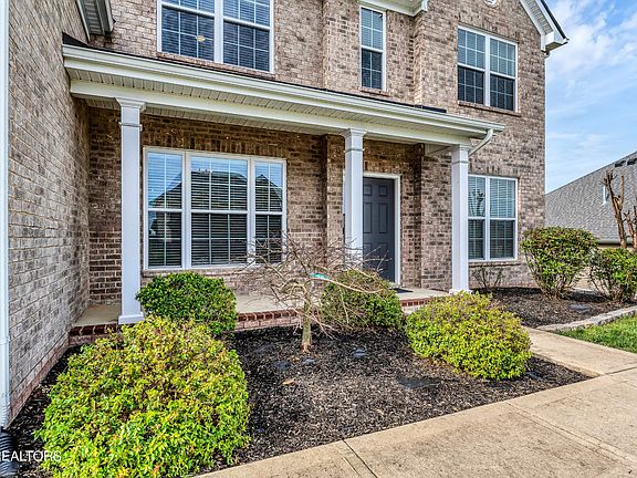 3rd image of 613 Branchwood Ln