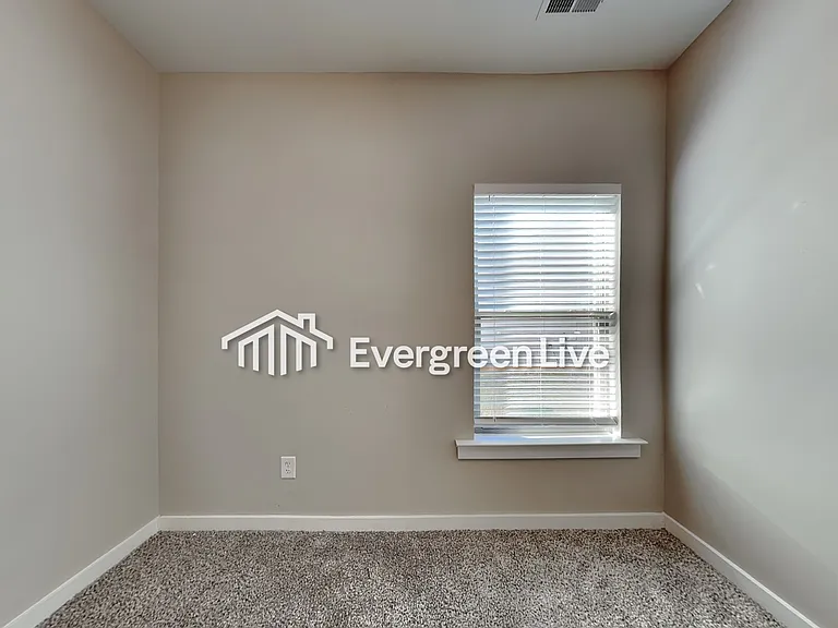 156 Park Dr N — Photo 11