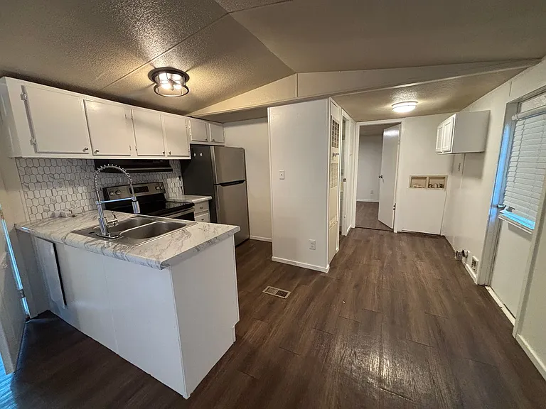 304 N Bloomington St #26 — Photo 11