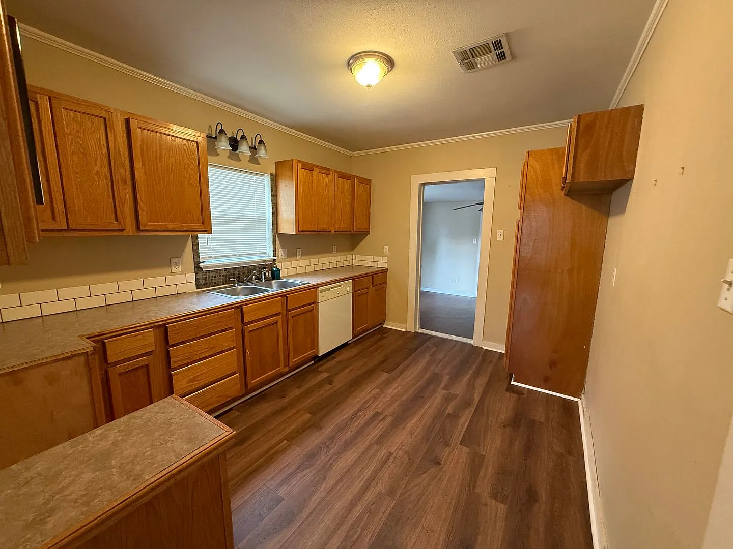 Charming 2 Bedroom, 2 Bathroom Home Near the Cajundome & Downtown Lafayette! — Photo 3