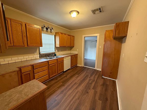 3rd image of 1106 W Congress St