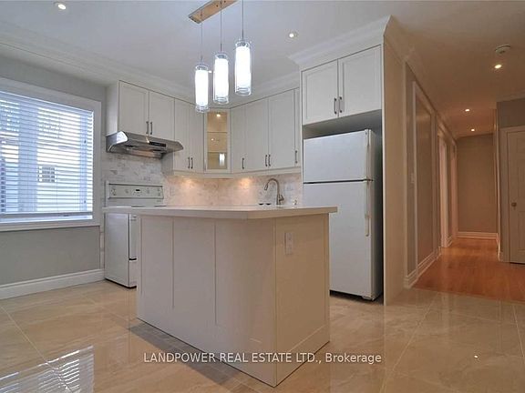 5th image of 140 Manning Ave