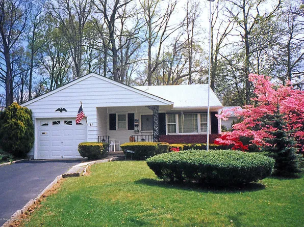 11 Primrose Ct, Toms River, NJ 08755