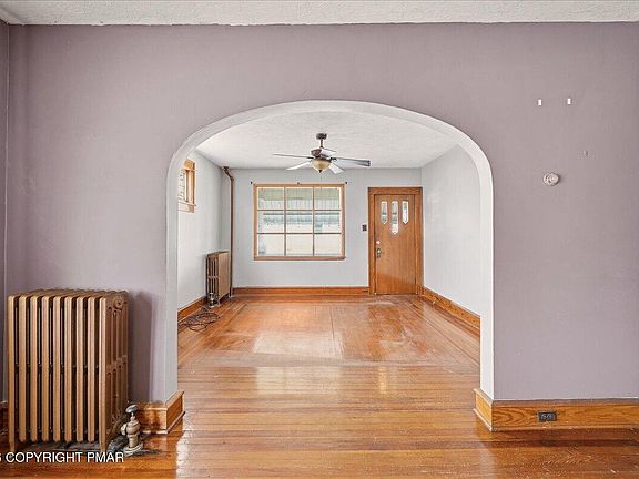 4th image of 29-31 E Grove St
