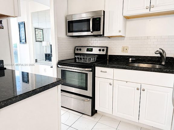 4th image of 2841 NE 163rd St APT 608