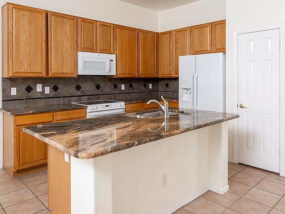 5th image of 5444 W Greenbriar Dr