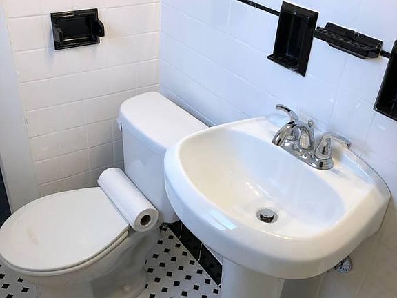 5th image of 180 Ashland Ave APT 4