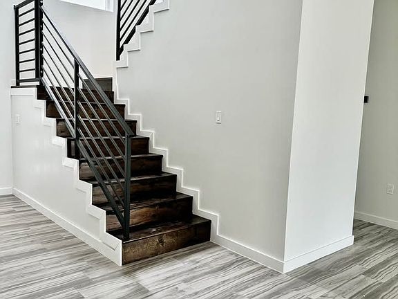 3rd image of 708 W Seminole Ave