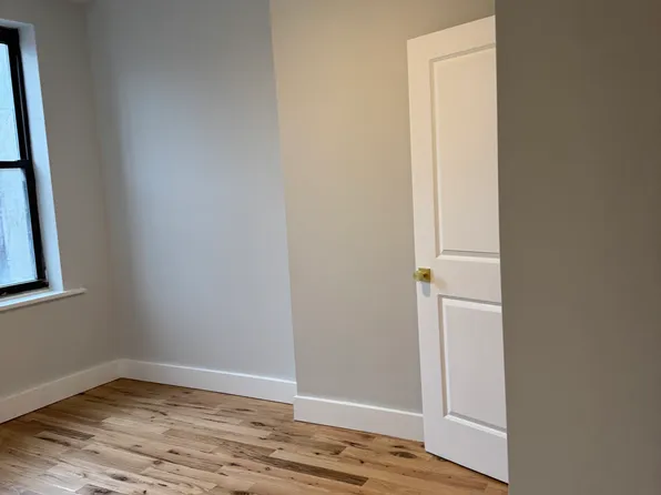 275 Smith Street image 11 of 13