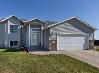 3260 7th Ave N, Moorhead, MN 56560