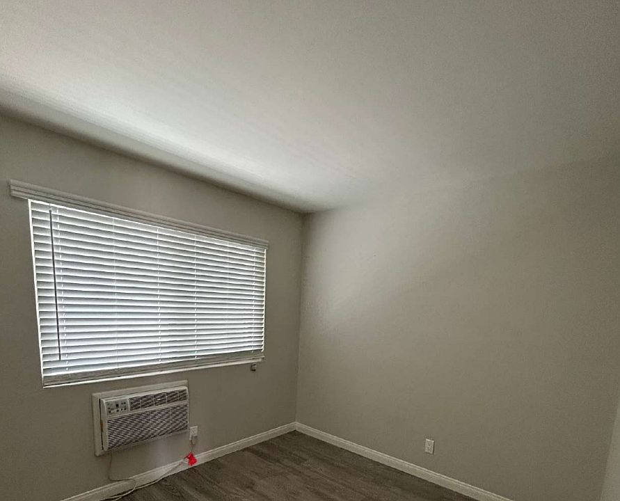 1st image of 525-576 28th St #12