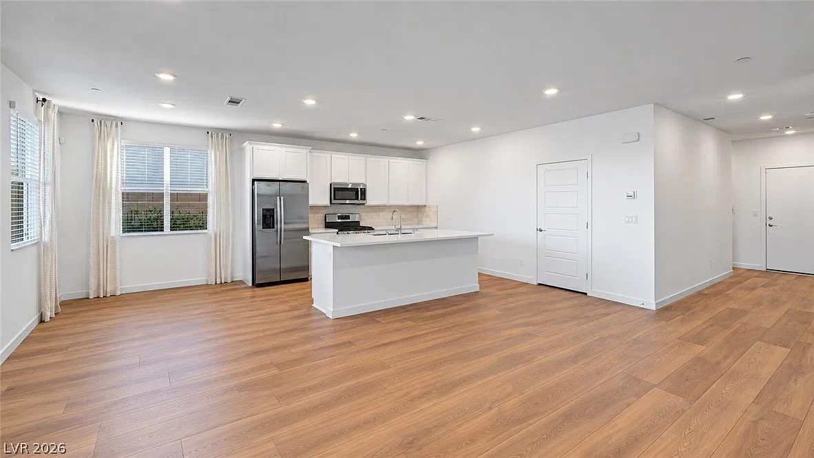 4 bed, 3.0 bath, 2257 sqft, $3,000 — Photo 3