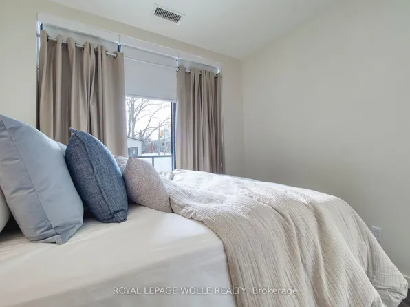 690 King St W #101, Waterloo, ON N2G 1G4