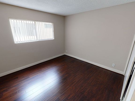 3rd image of 516 S Kenmore Ave #14