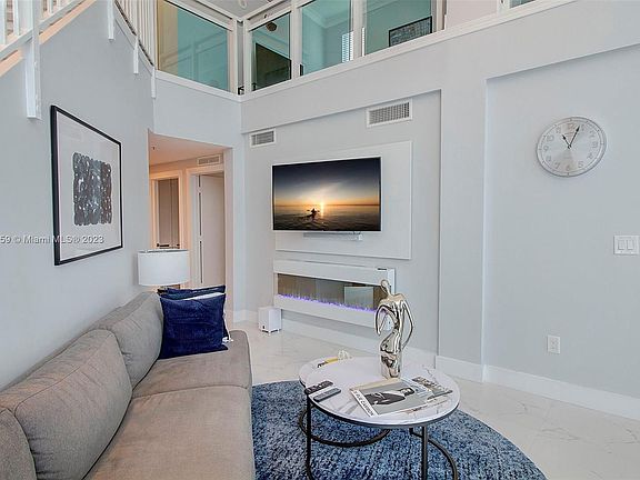 5th image of 3000 NE 188th St APT 708