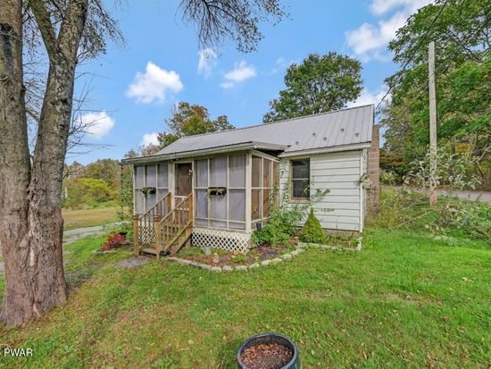 188 Hemlock Grove Rd, Greentown, PA 18426