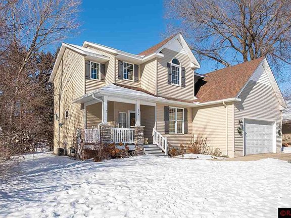 2nd image of 214 Woodhaven Ln