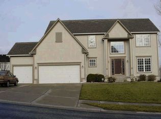 8001 N Flora Ave, Gladstone, MO 64118
