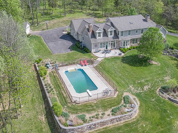 2nd image of 199 Wild Rose Way