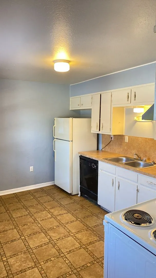 2 bed, 1.0 bath, 754 sqft, $650 — Photo 3