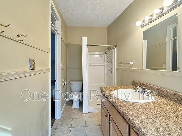 1107B Richmond Rd — Photo 15