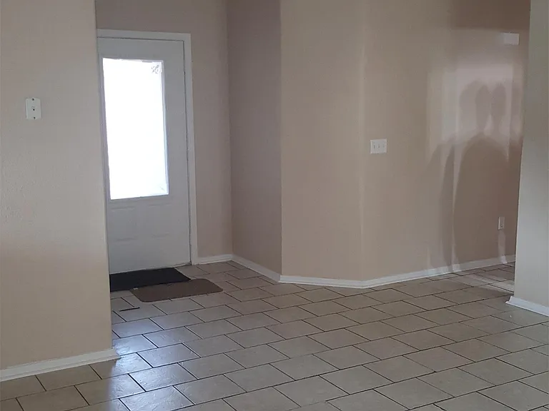 516 Shannons Way — Photo 5