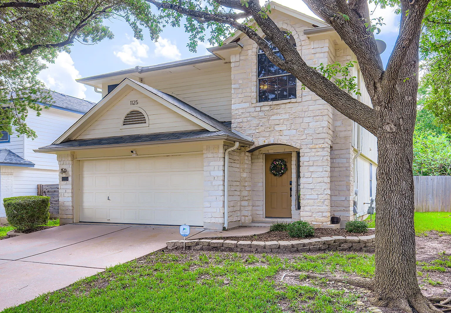 3 bed, 2.5 bath, 1986 sqft, $5,832 — Photo 3