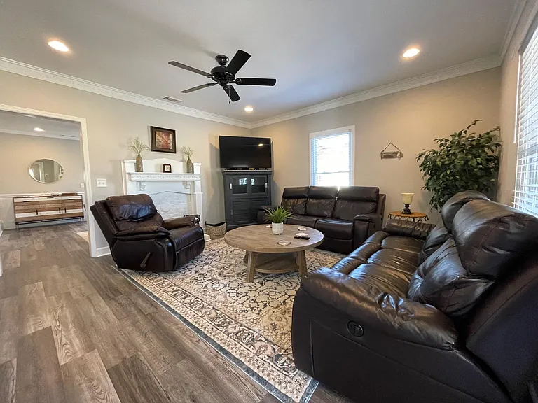 313 N Maple St — Photo 18