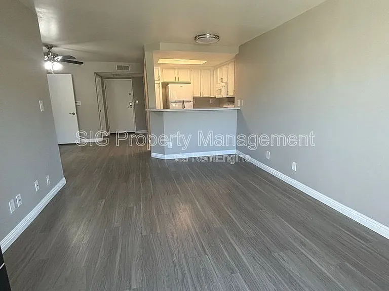 Laurel Canyon, 4500 — Photo 3