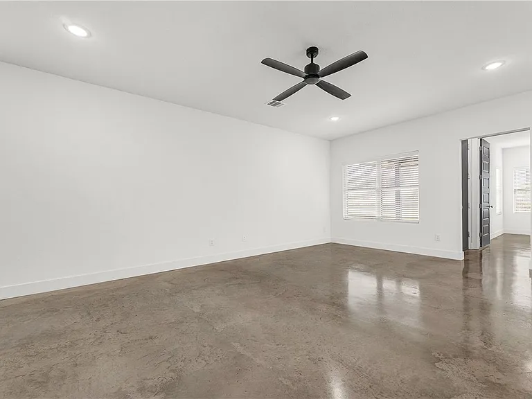 3008 Alpha Wolf Ct — Photo 3