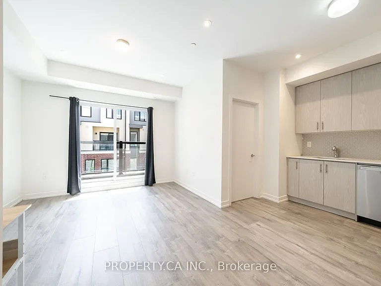 3550 Colonial Dr #16 — Photo 4