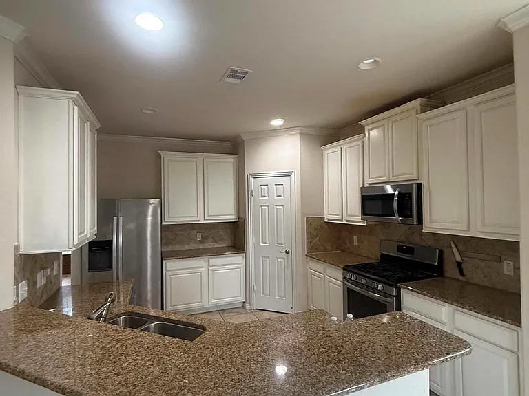 19806 Amber Village Ln — Photo 17