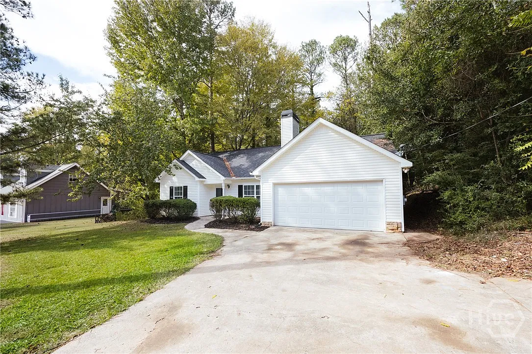 3 bed, 2.0 bath, 1216 sqft, $1,600 — Photo 4