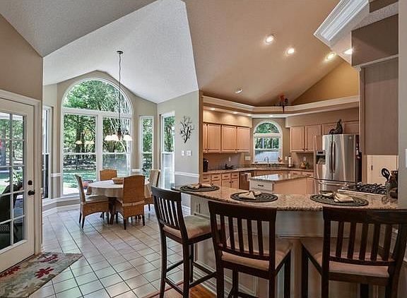 4th image of 305 Westwood Dr