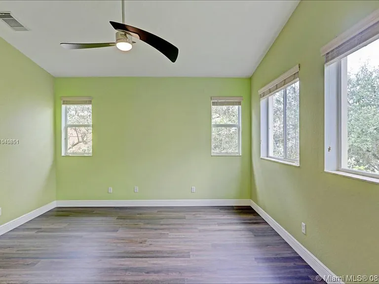 3211 Scarletta Dr — Photo 34