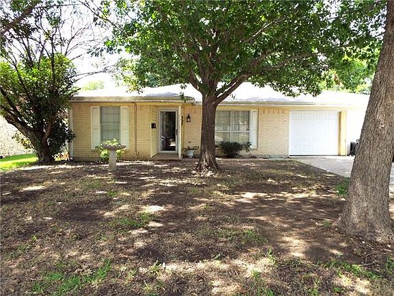 2nd image of 337 NW Summercrest Blvd
