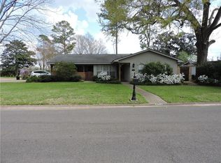 5805 Hiawatha Dr, Alexandria, LA 71301