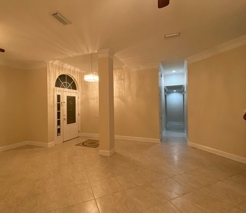 3rd image of 5296 Oxford Crest Dr