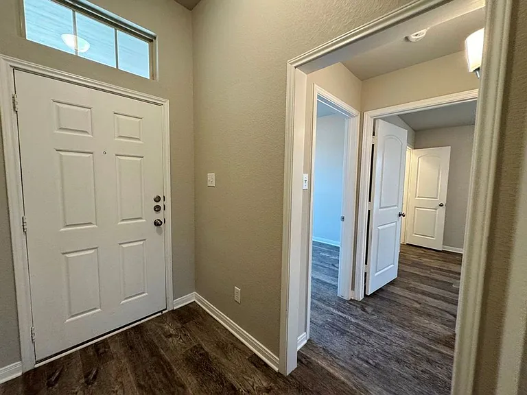 1908 Delano Dr — Photo 3