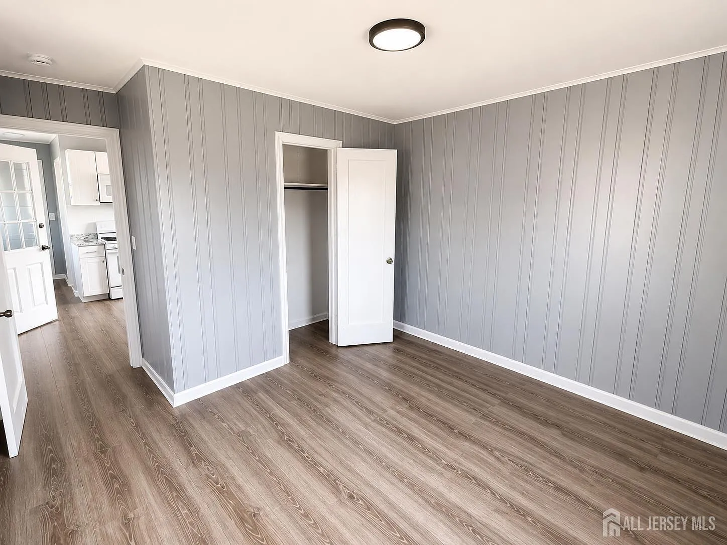 3 bed, 1.0 bath, 1038 sqft, $3,100 — Photo 4